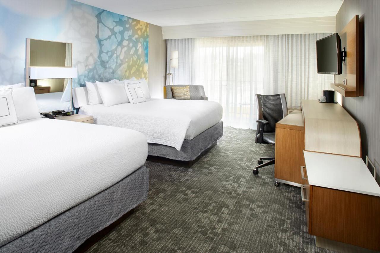 Courtyard By Marriott Hotel