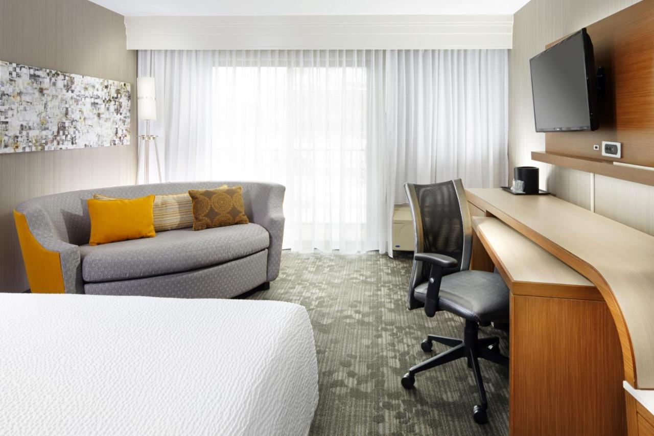Hotel Courtyard By Marriott State College