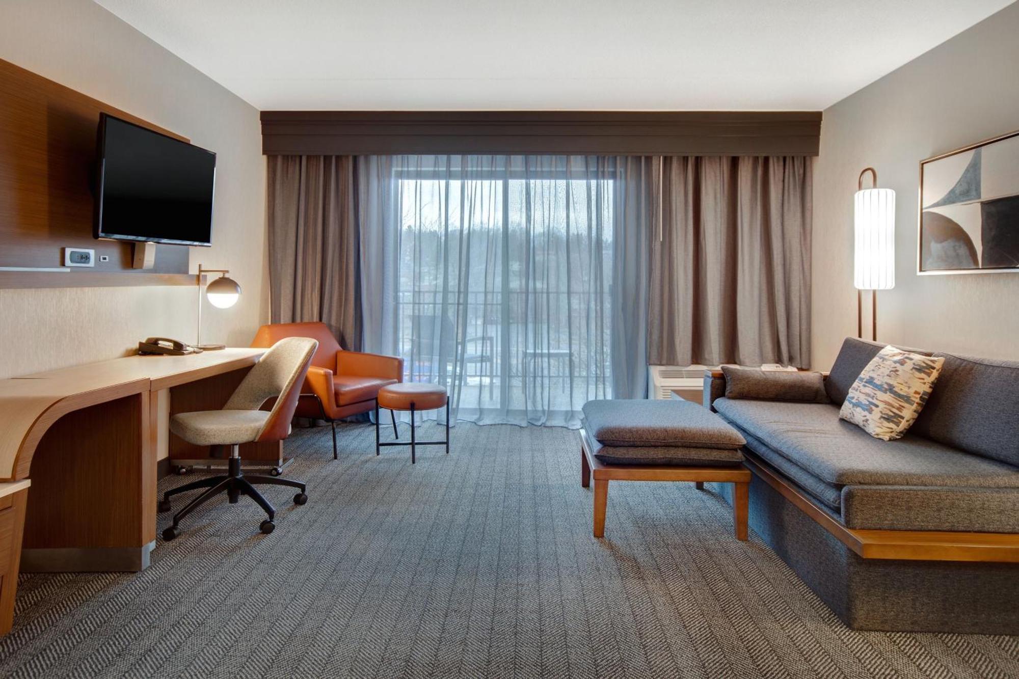 Courtyard By Marriott Hotel 3*