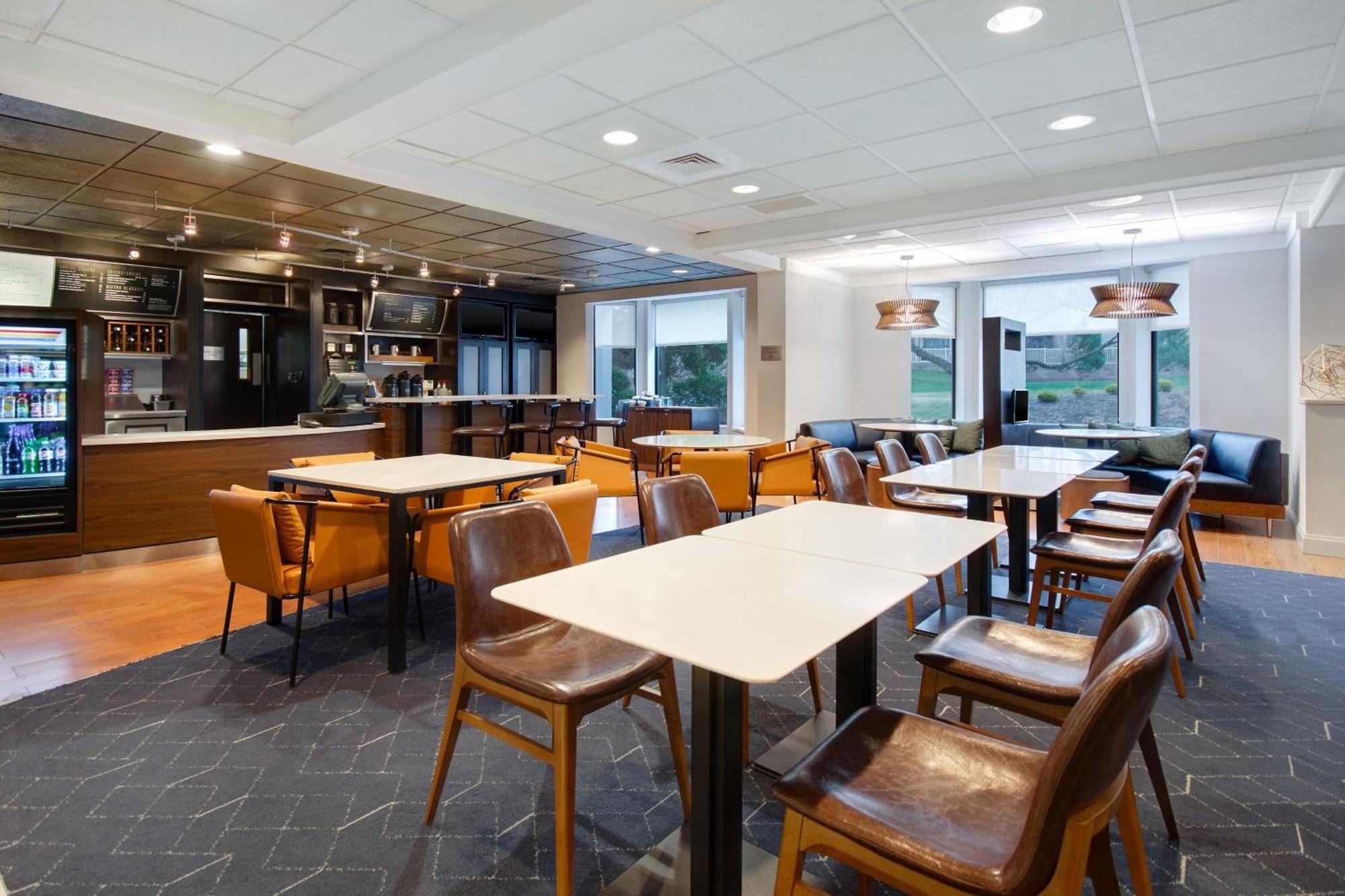 Courtyard By Marriott Hotel