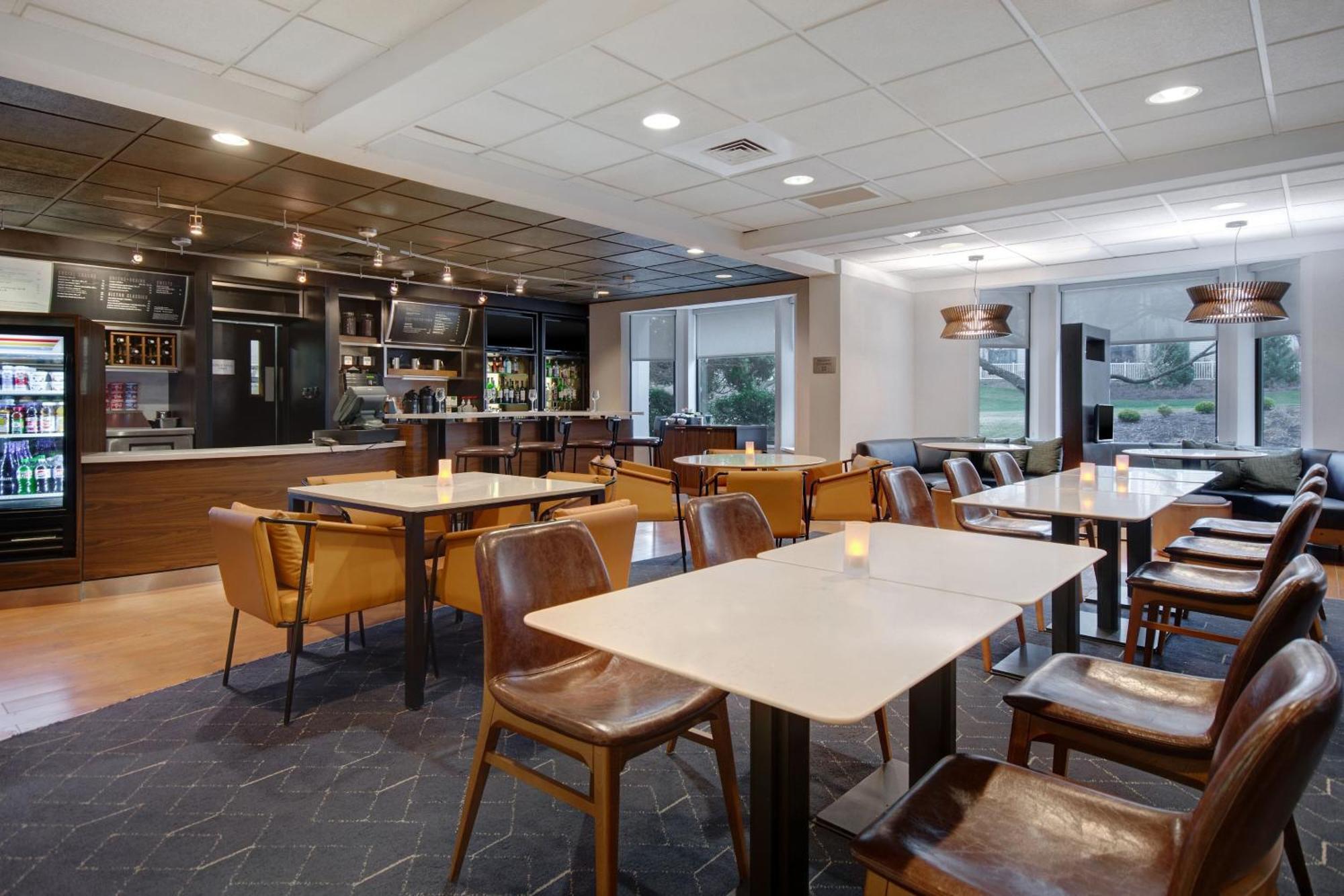 Courtyard By Marriott Hotel State College