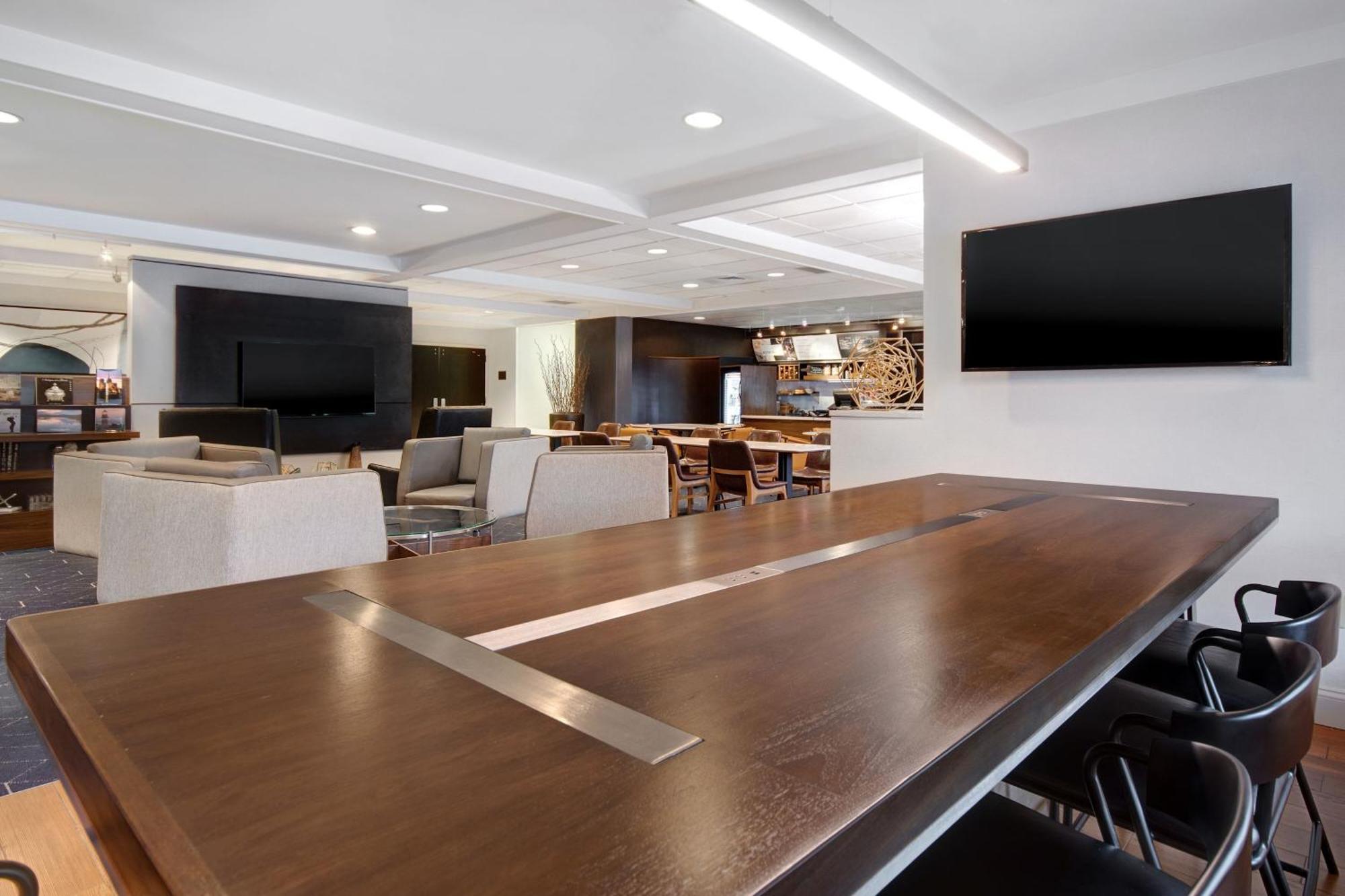 Courtyard By Marriott