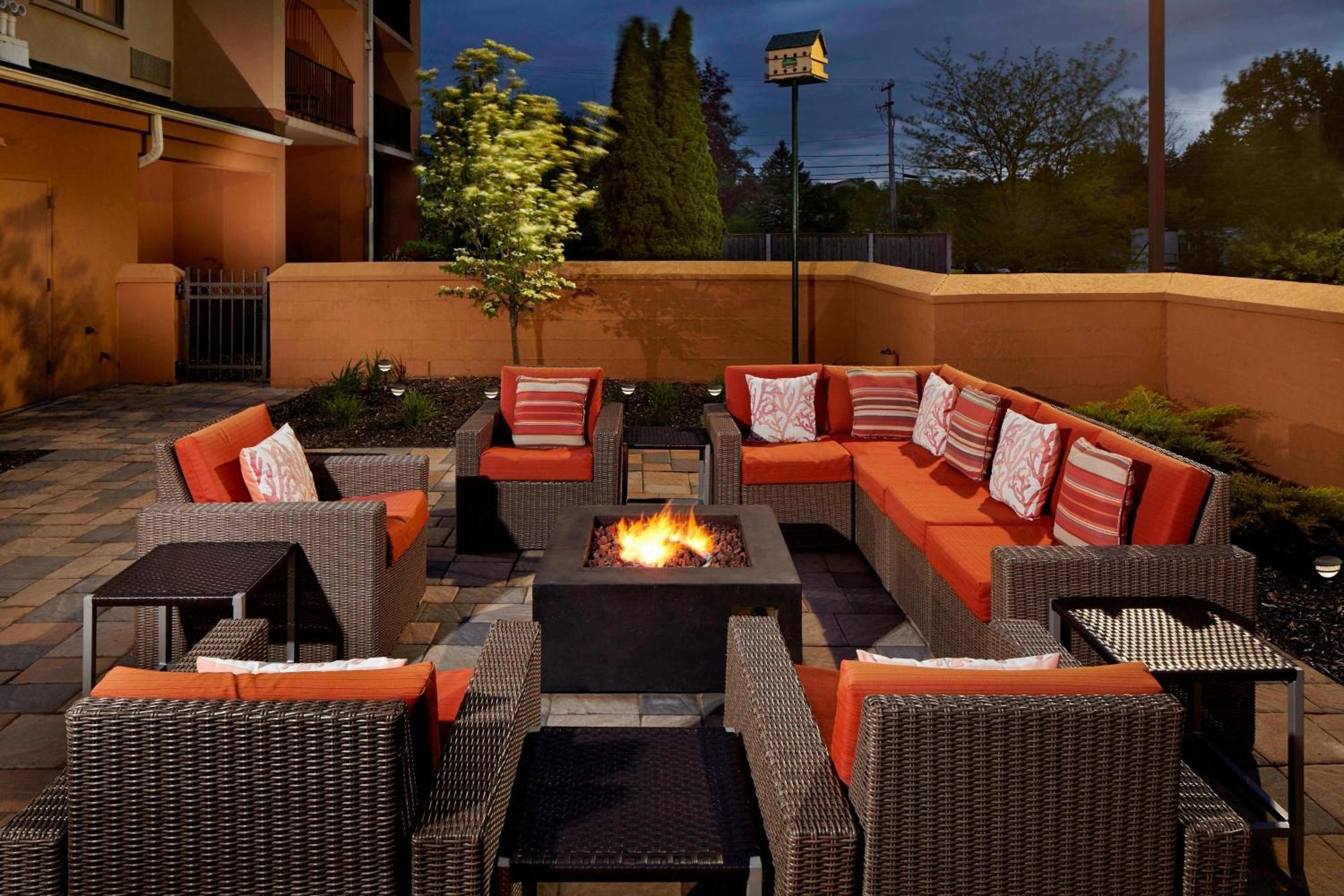 Courtyard By Marriott Hotel 3*
