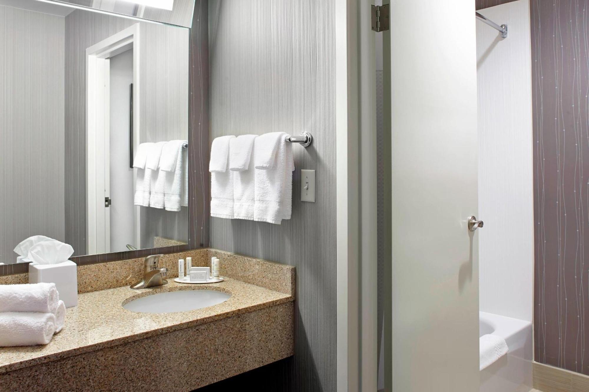 Hotel Courtyard By Marriott